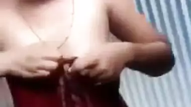 Desi Village Girl After Bath Showing For Lover