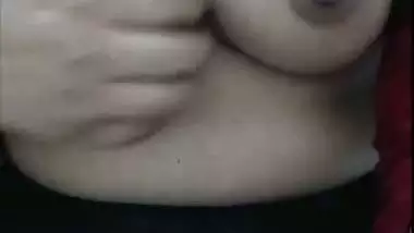 Beautiful Chamet cam girl nude round boobs showing