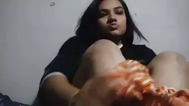 Bengali girl rubbing pussy in horny mood viral MMS