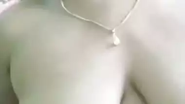 Hot wife on Chamet goes nude during paid viral cam chat