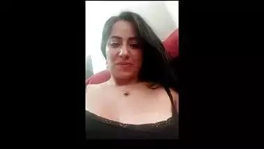 Pakistani MILF nipple show selfie