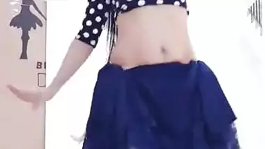 Cute sensual naval dance by sexy desi babe