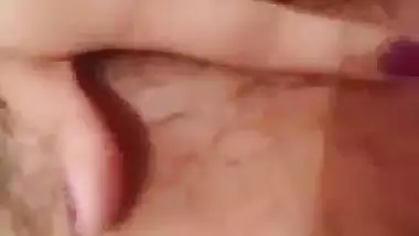 Indian girl nude MMS of a girl fingering her hairy pussy