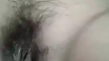 Chut ki video – Desi hottie showing yoni