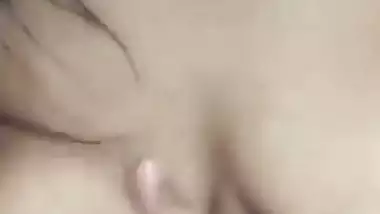 Srilankan virgin girl sucking her big boobs MMS