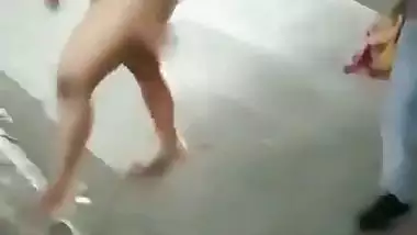 Indian nude MMS of a Kolkata slut walking naked on streets