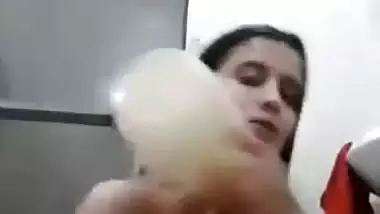 Pakistani bathing leaks video