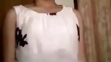 Indian girl films XXX video to know guys' opinion about her tits