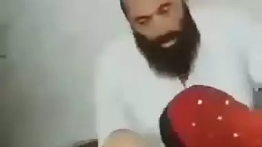 Pakistani sex MMS of a Maulana fucking his maid secretly
