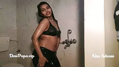 Desi college girl Alia Advani in shower
