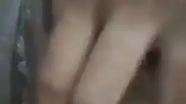 Wild man’s hard sex makes his wife moan in Bangla sex video