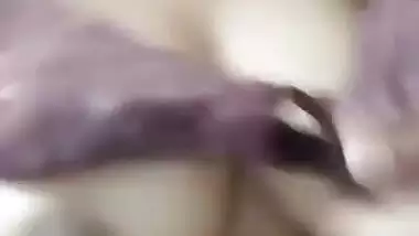 Desi Unhooking bra solo selfie