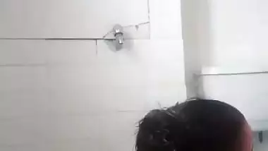 Desi sex video of husband fucking his wife during bath