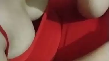 Desi bhabhi ki mast boobs dabao