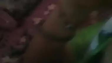 Slutty bhabhi in saree is ready for sex with client