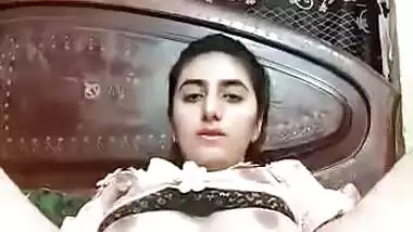 Sexy Paki babe rubbing her pussy