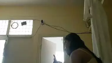 Indian teenage girl naked after shower video