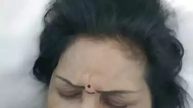 Wife mouth fucking during honeymoon in hotel room