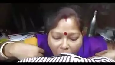 Desi maid deep blowjob to master