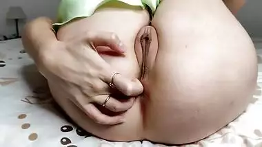 Insatiable slut close-up fucks ass with butt plug and masturbates wet pussy, ass fack, anal, 4K