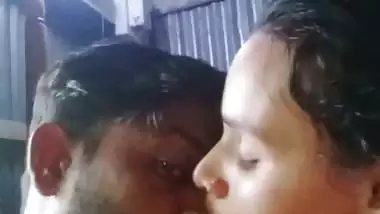 Dhaka guy boob presses and kisses in desi x video