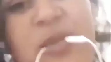 Bhabhi sex affair video call showing boobs to secret lover