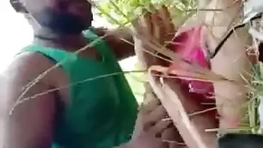 Trapping desi village girl and fucking her outdoor MMS