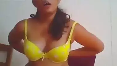 Lankan GF Showing HEr Cute Hoot Boobs t LOver at night