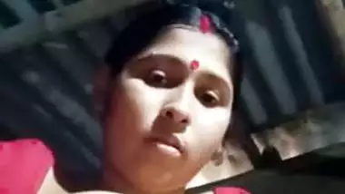 Boudi Bibastra MMS Showing Big boobs and Pussy