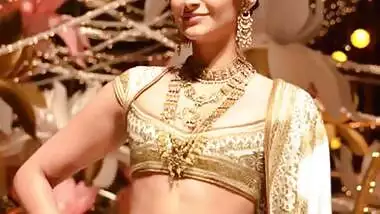 Sonam kapoor hot