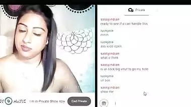 Playing with Indian webcam whore