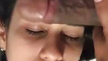 Drunk Nagpur girl enjoys her first desi blowjob