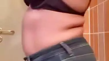 Today Exclusive- Sexy Nri Bhabhi Showing Her Boobs & Pussy And Blowjob Part 3