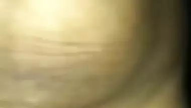 South Indian man shows lady’s pussy in nude mms