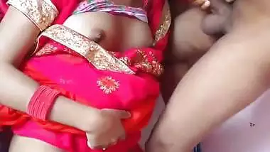 The girl in a saree gives an Indian blowjob and eats cum