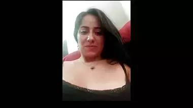 Pakistani MILF nipple show selfie