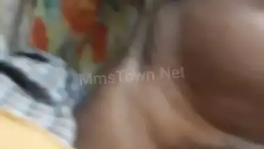 Mature Tamil wife kissing and naked body showing MMS