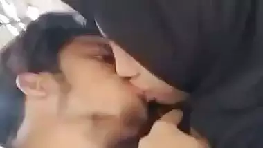 Hijab Bengali boob sucking by lover in outdoor sex