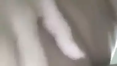 Horny Dhaka babe shows her nude body in the MMS