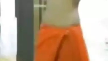 Desi sexy housewife teasing on cam