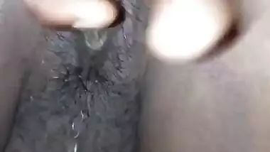 Aunty Pussy Fingering Hrd She Cant Resist Leaking Huge