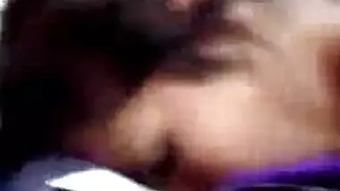 Outdoor blowjob video of a hot Mumbai chick