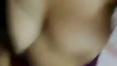 Ladki apne boobs dikhati hai – Indian nude solo