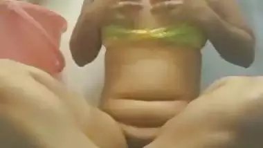 Desi lady masturbation – Fingering in Bathroom video